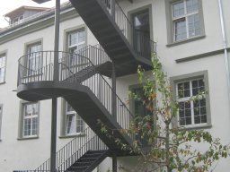 Aussentreppe gewendelt-006